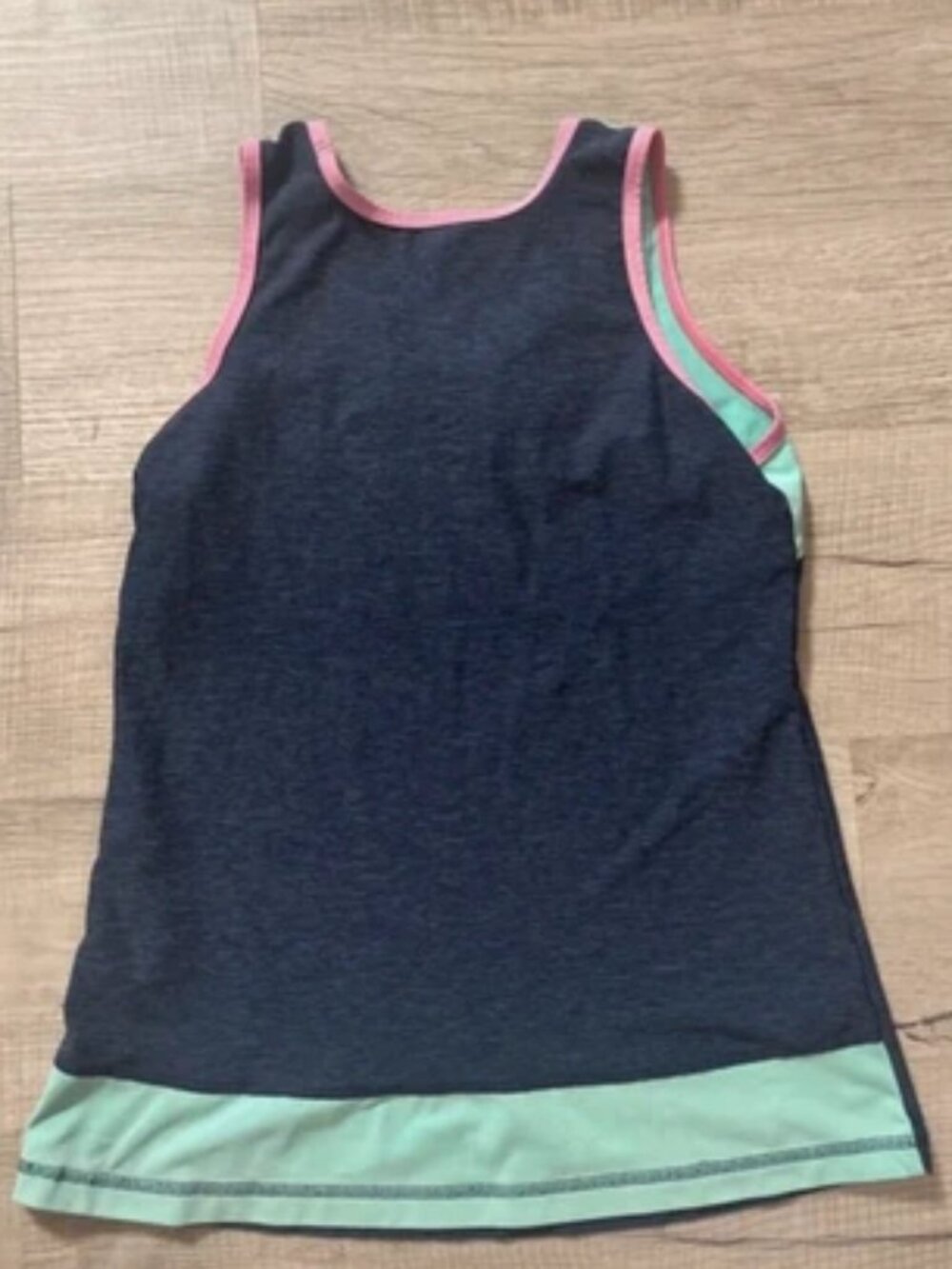 Women’s medium - Picture 2 of 3
